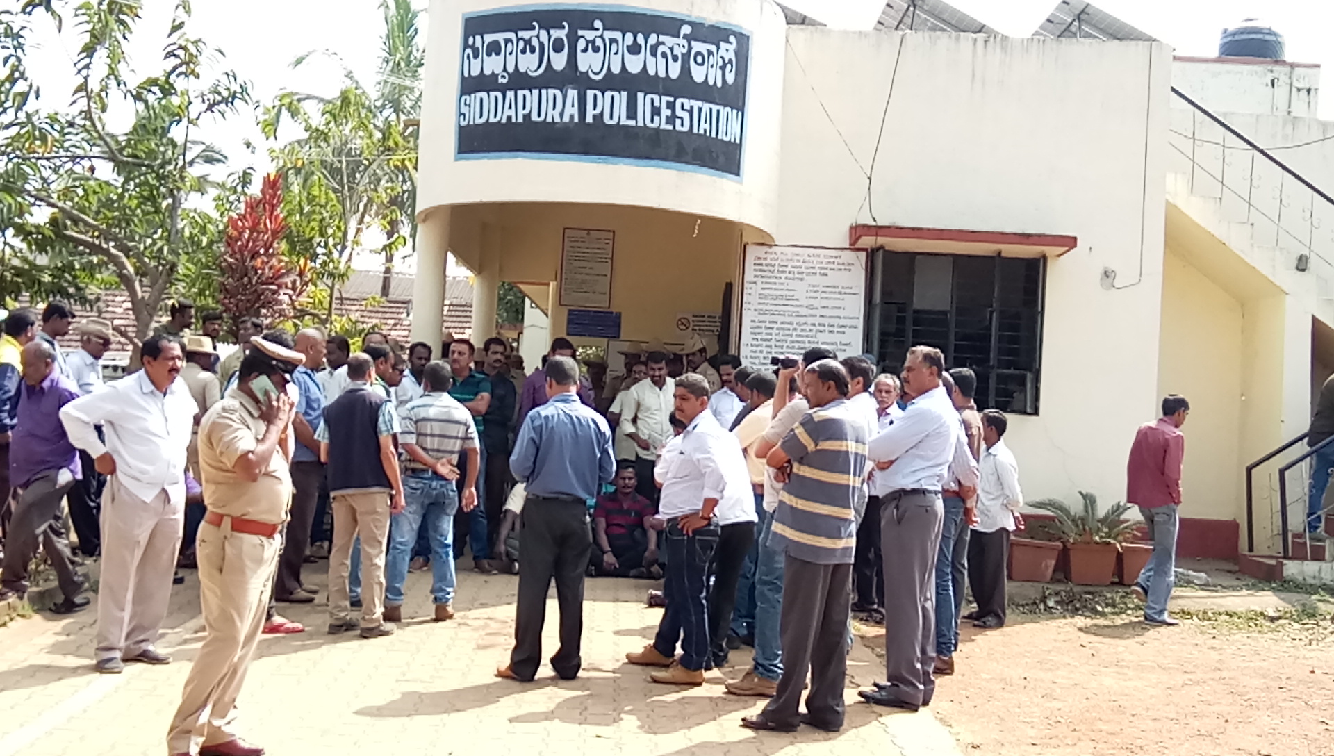 ಸಿದ್ದಾಪುರ: ಕಾಡಾನೆ ಹಾವಳಿ ತಡೆಗಟ್ಟಲು ಒತ್ತಾಯಿಸಿ ಧರಣಿ